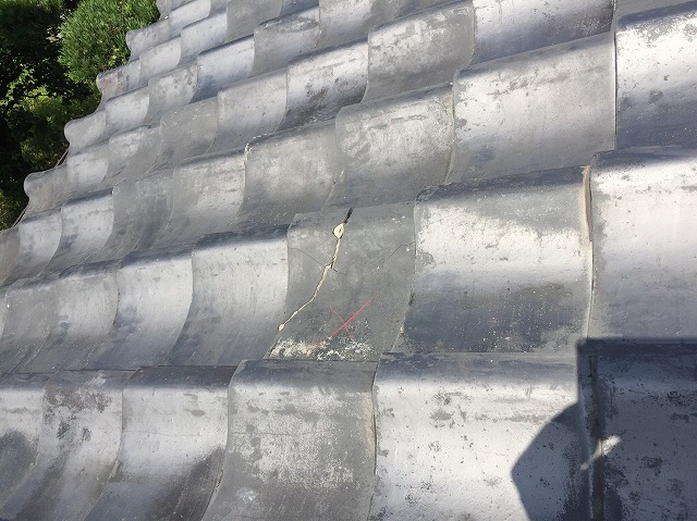 平瓦のひび割れ修理